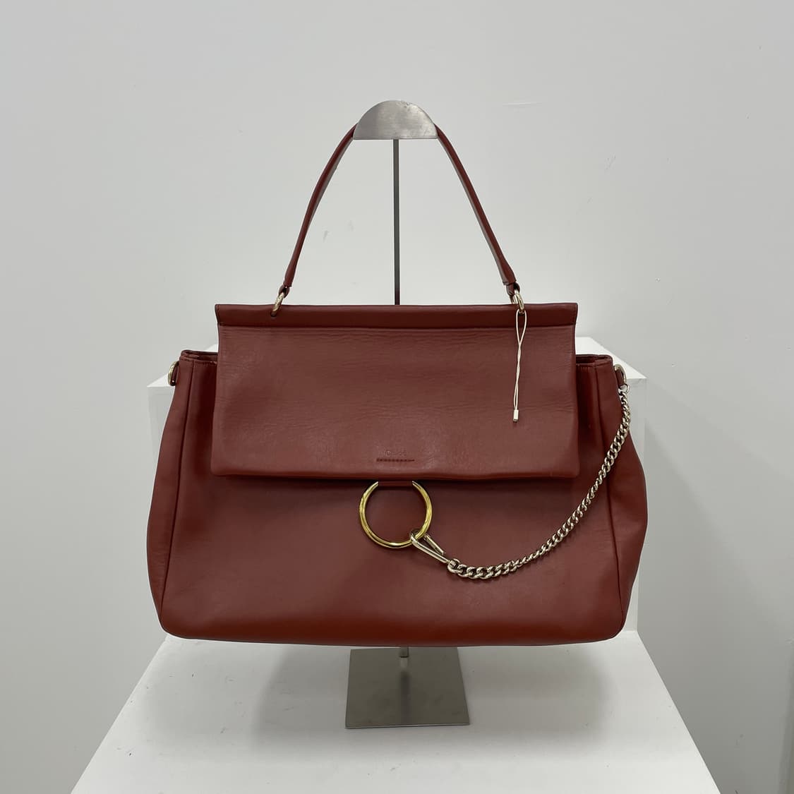 끌로에 페이 라지 브라운 레더 토트백 가방 상품이미지2