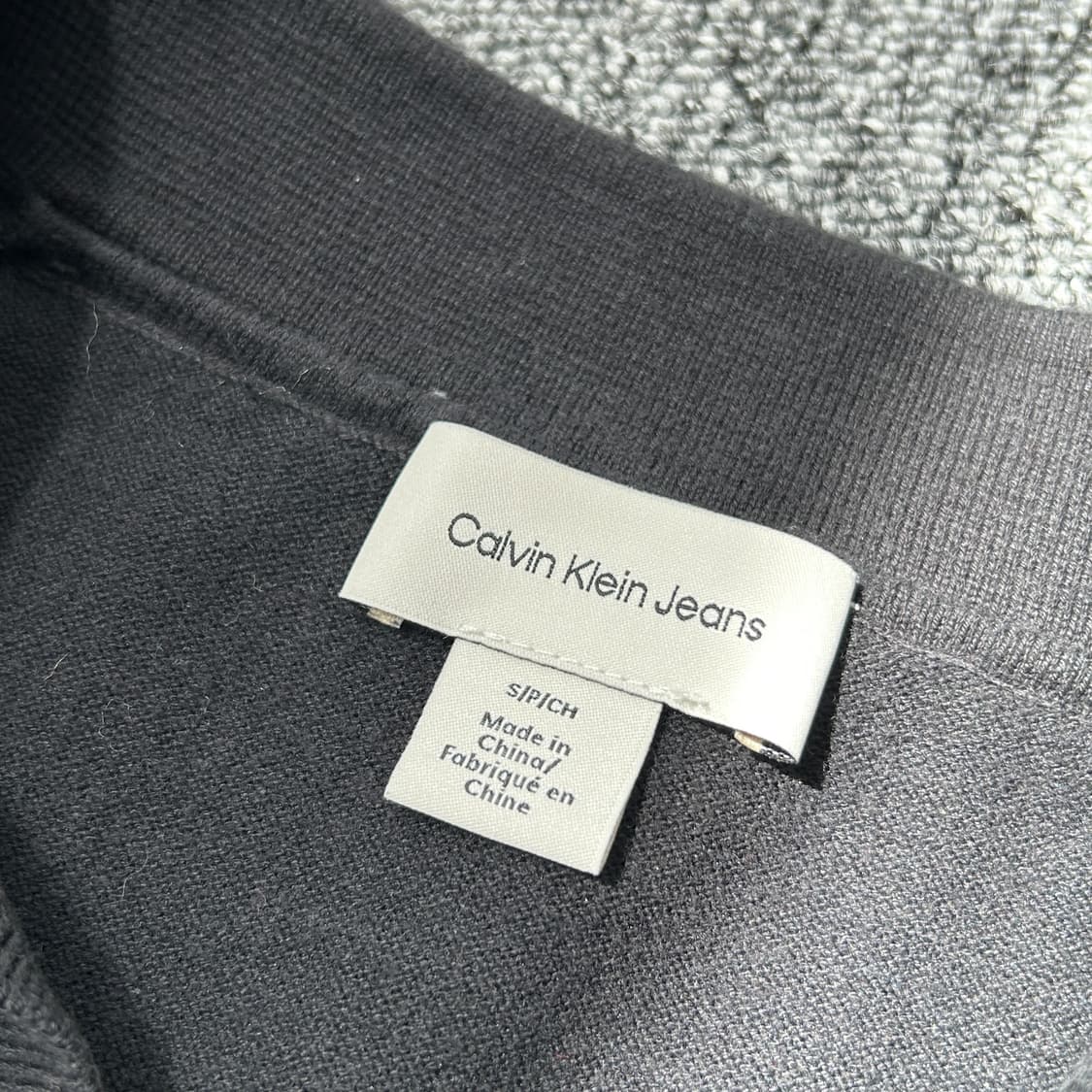 캘빈클라인 블랙 크롭 니트 카라티 상품이미지6