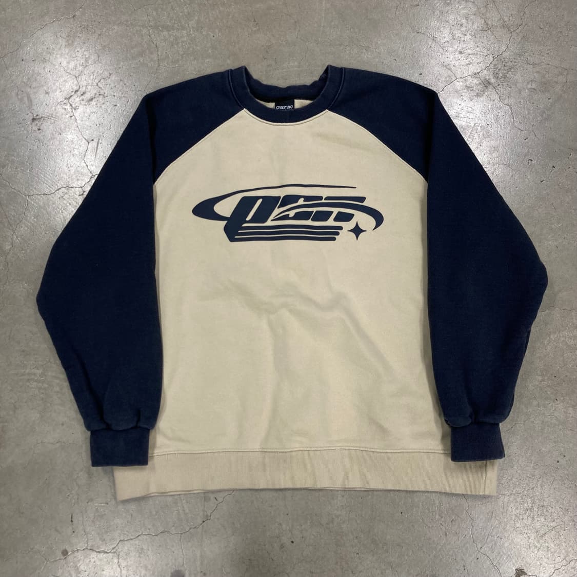 꼼파뇨 스튜디오 믹스 컬러 빅로고 맨투맨 상품이미지1