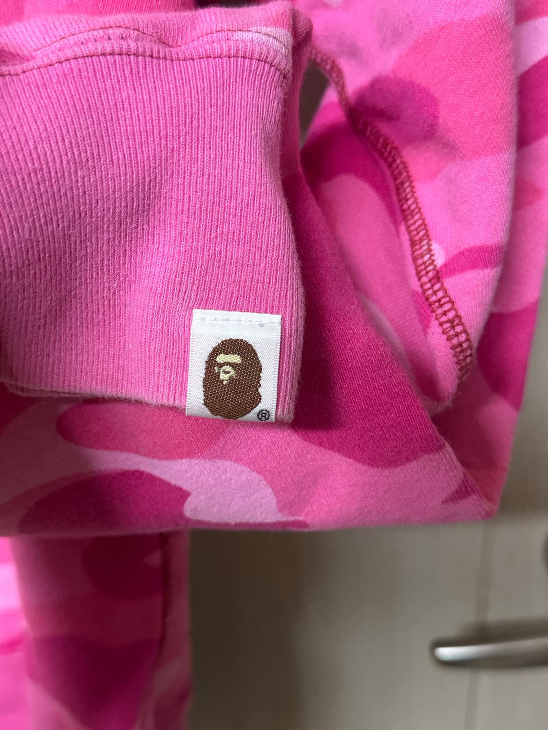 베이프 카모 핑크레드 스웻셔츠 상품이미지4