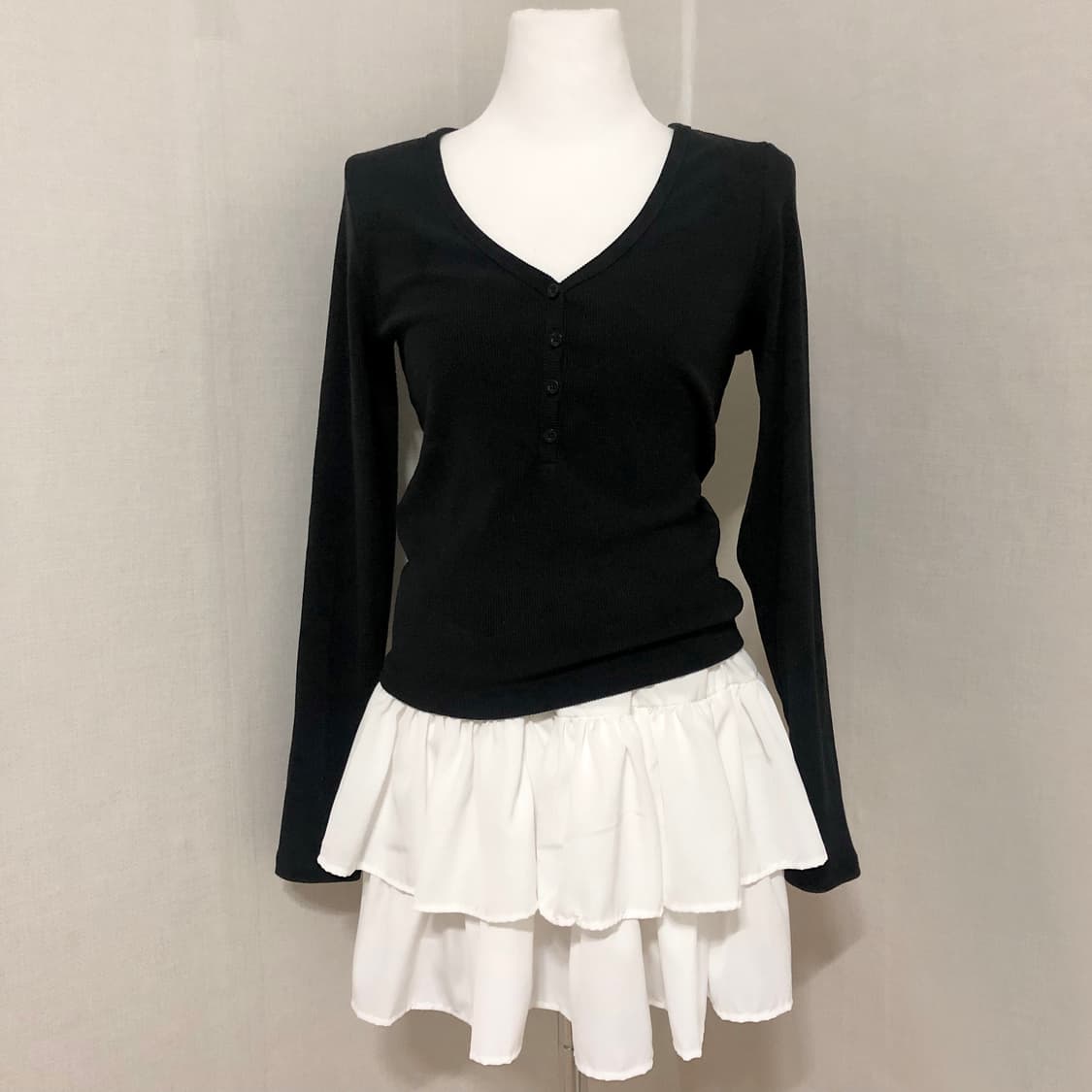 홀리스터 블랙 헨리넥티 L 상품이미지1