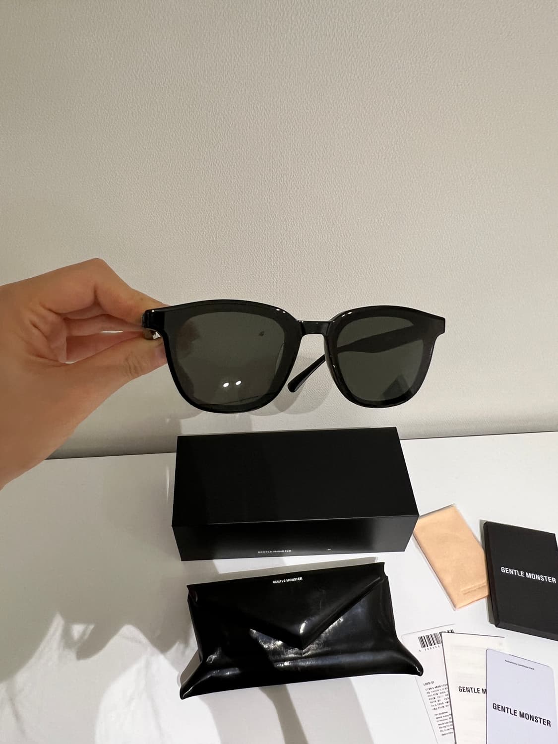 젠틀몬스터 론디 블랙 선글라스 상품이미지3