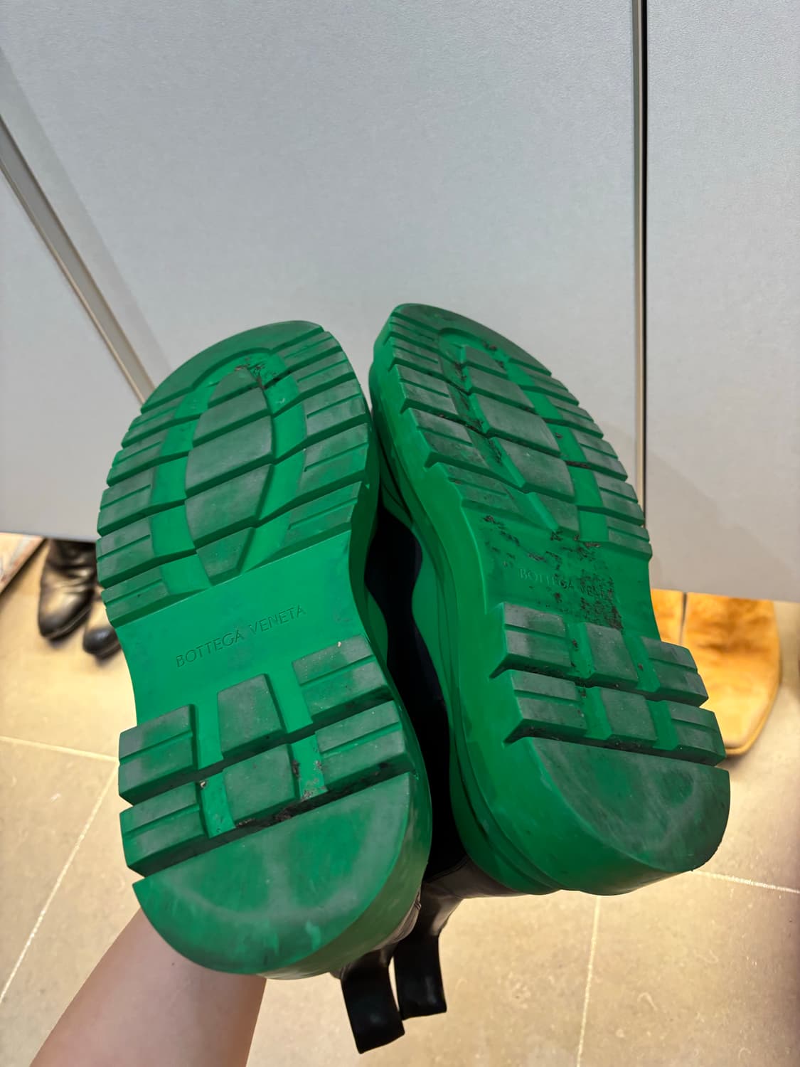 보테가베네타 타이어 부츠 패러킷 42.5 팝니다 상품이미지6
