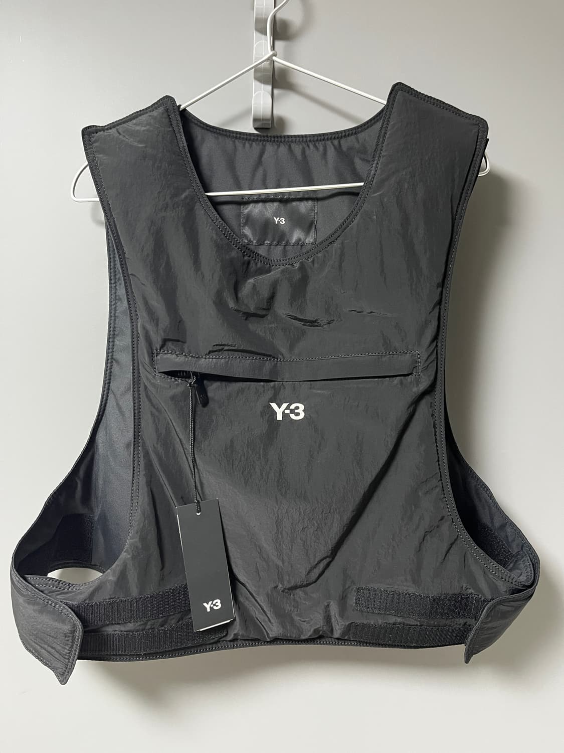 y-3 요지야마모토 로고 자수 베스트 (iu4254) 백 판매. 상품이미지3