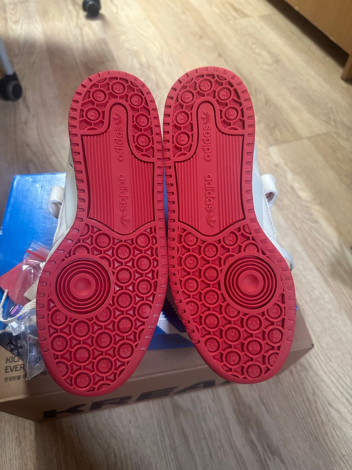 아디다스 포럼 로우 나홀로집에 240 상품이미지4