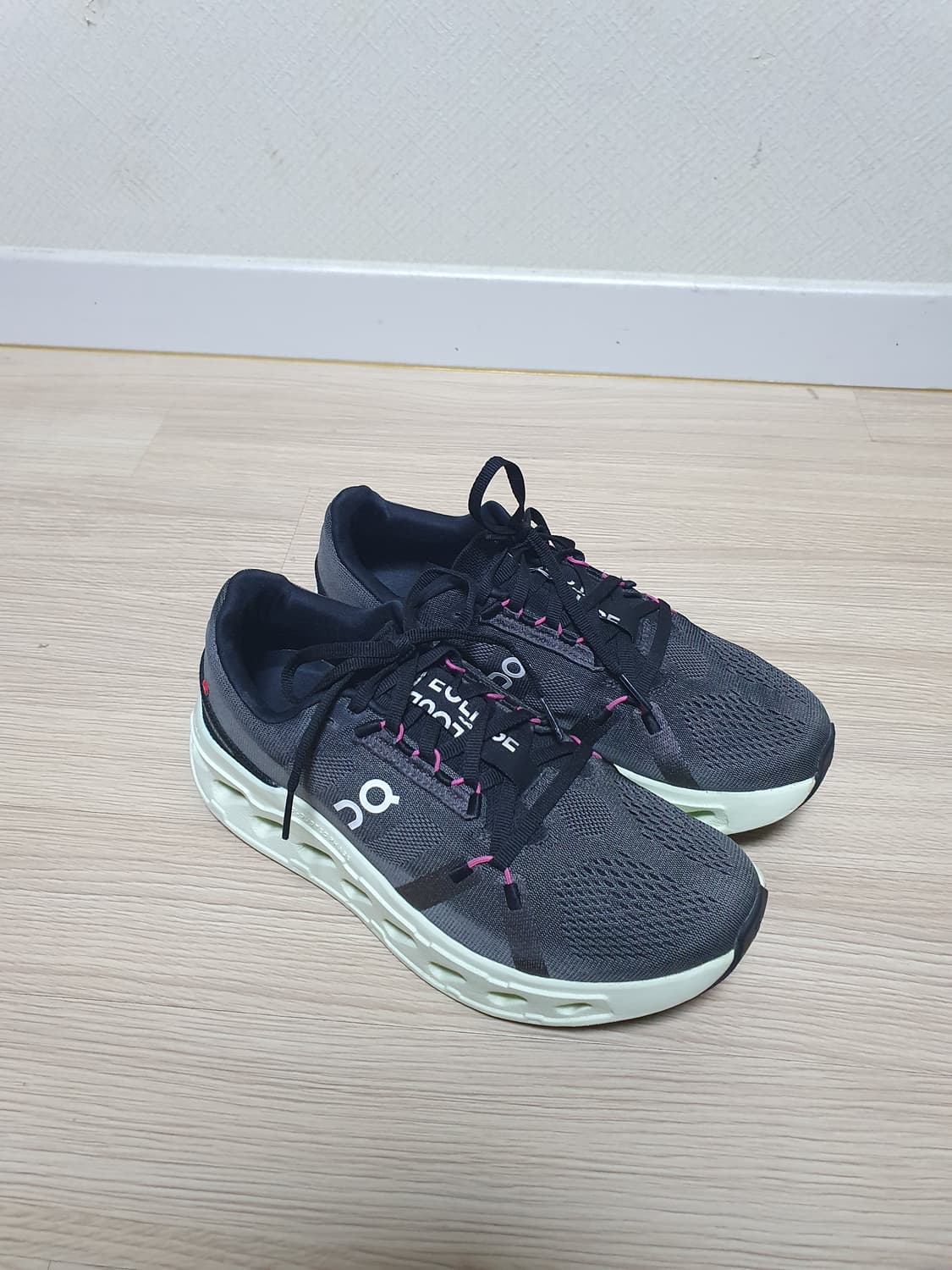 온러닝 클라우드 이클립스 러닝화 260 상품이미지2