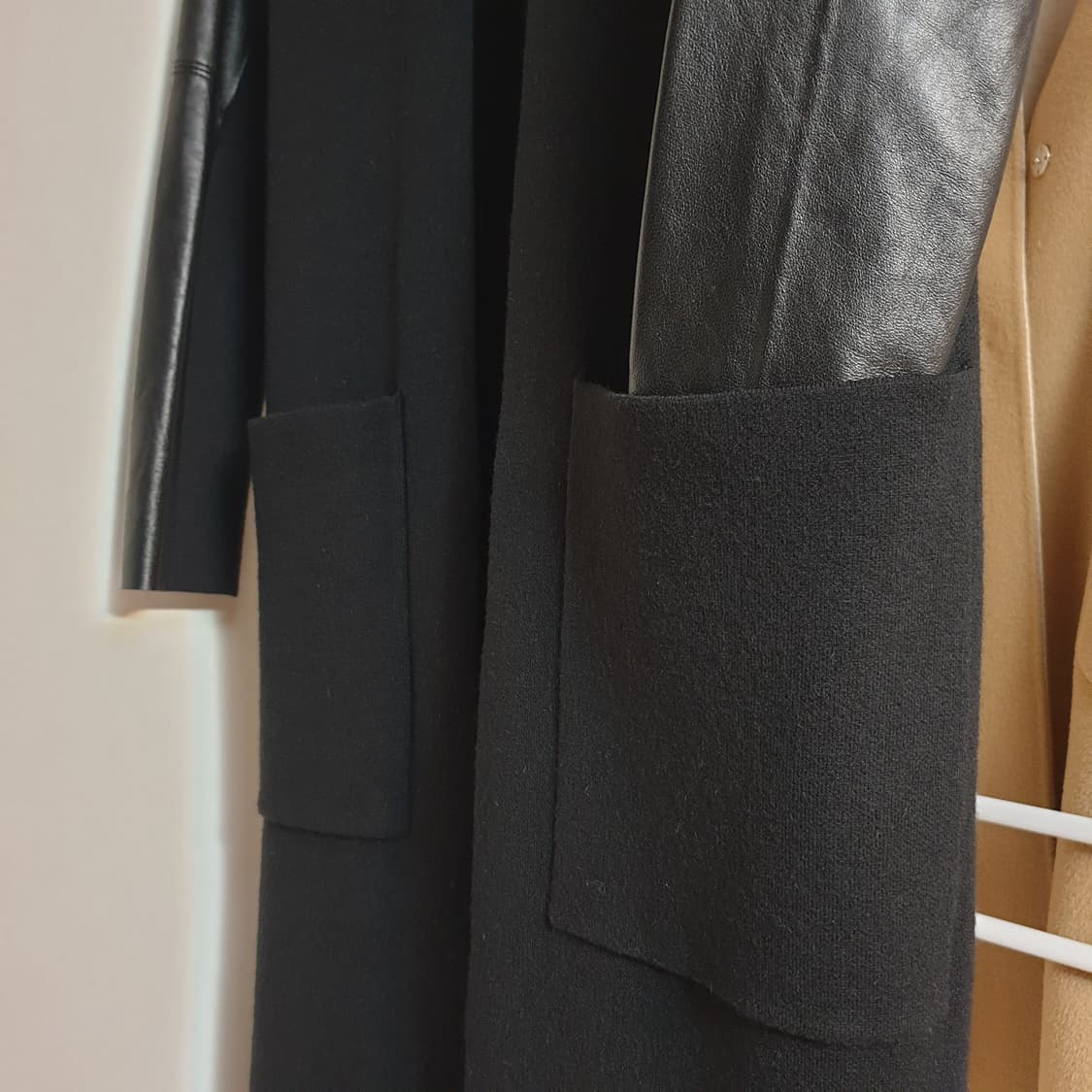 MAJE 마쥬 램스킨소매 오픈프론트 슬림 스트레이트핏 롱 코트 상품이미지7