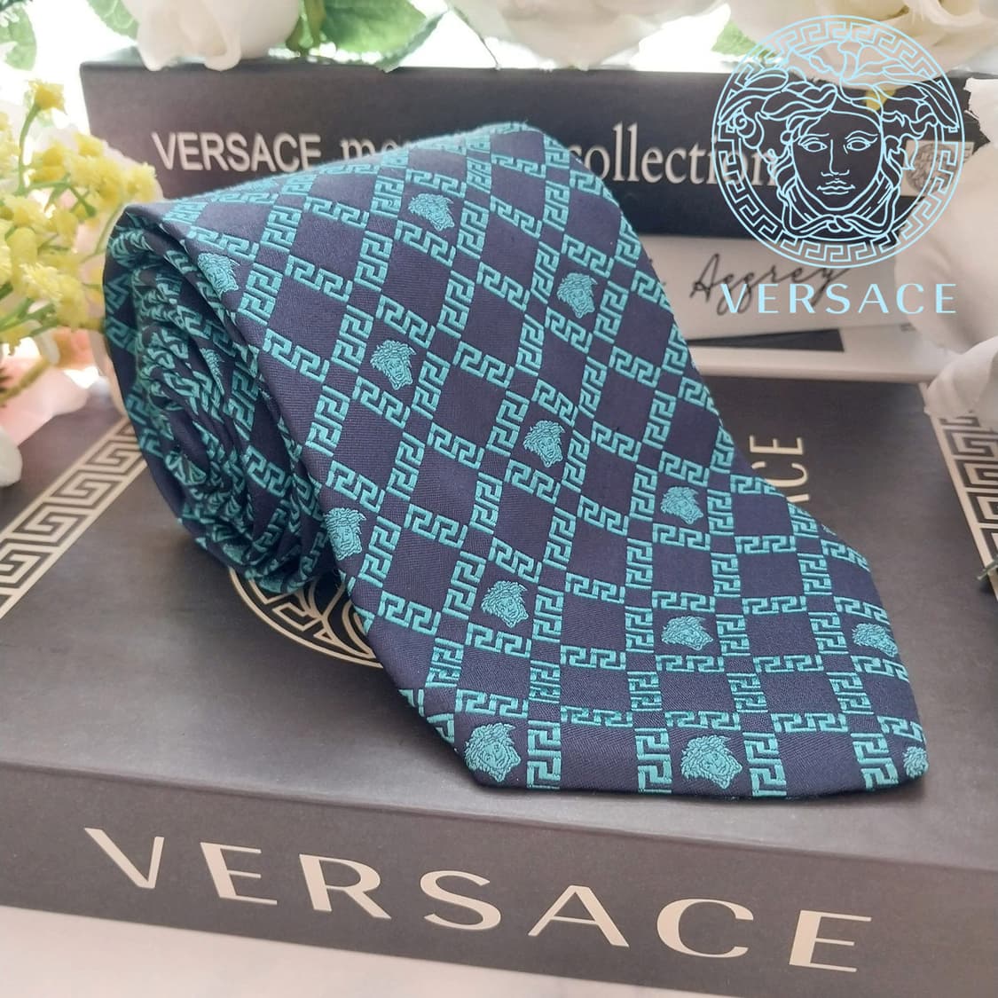 베르사체 실크 메두사 자수 패턴 넥타이 9.7cm A+등급 K1374
 상품이미지1