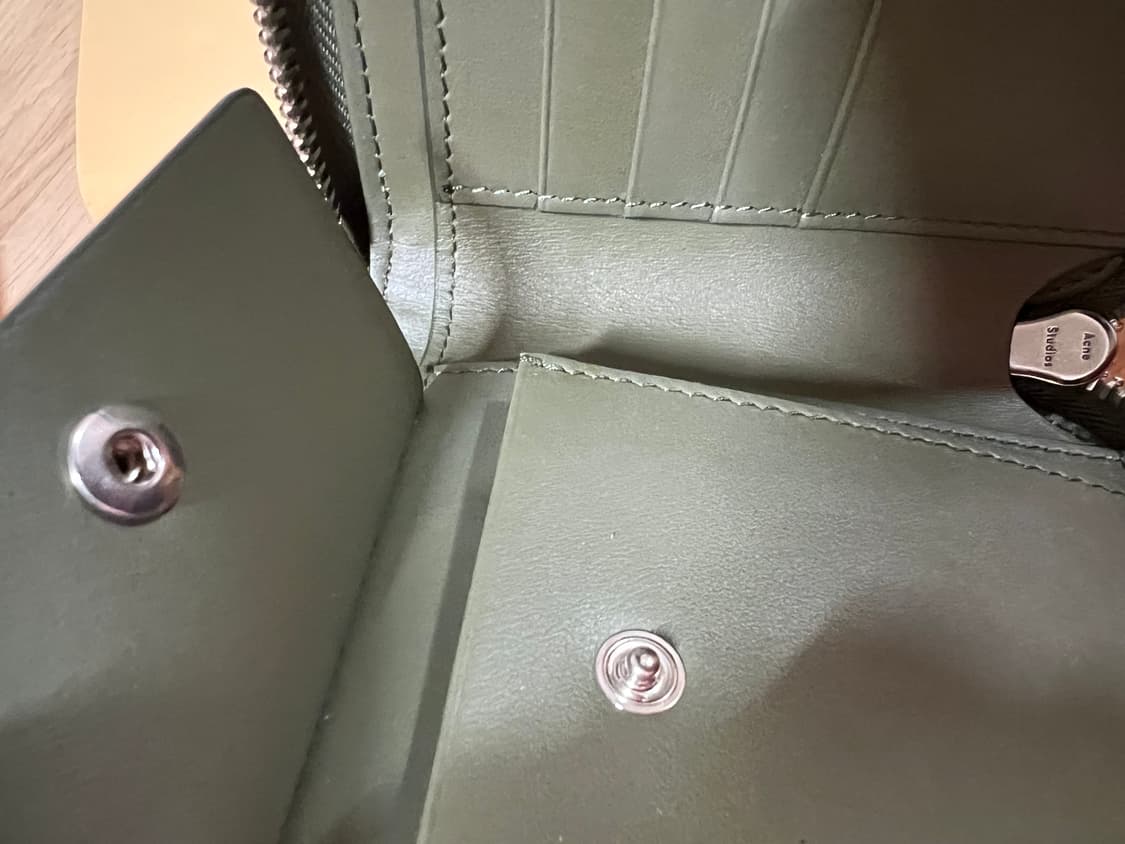 아크네스튜디오 가죽 반지갑 새상품 상품이미지3