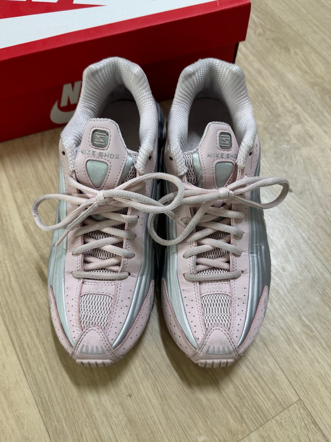 나이키 샥스 R4 베얼리 로즈 250 상품이미지3