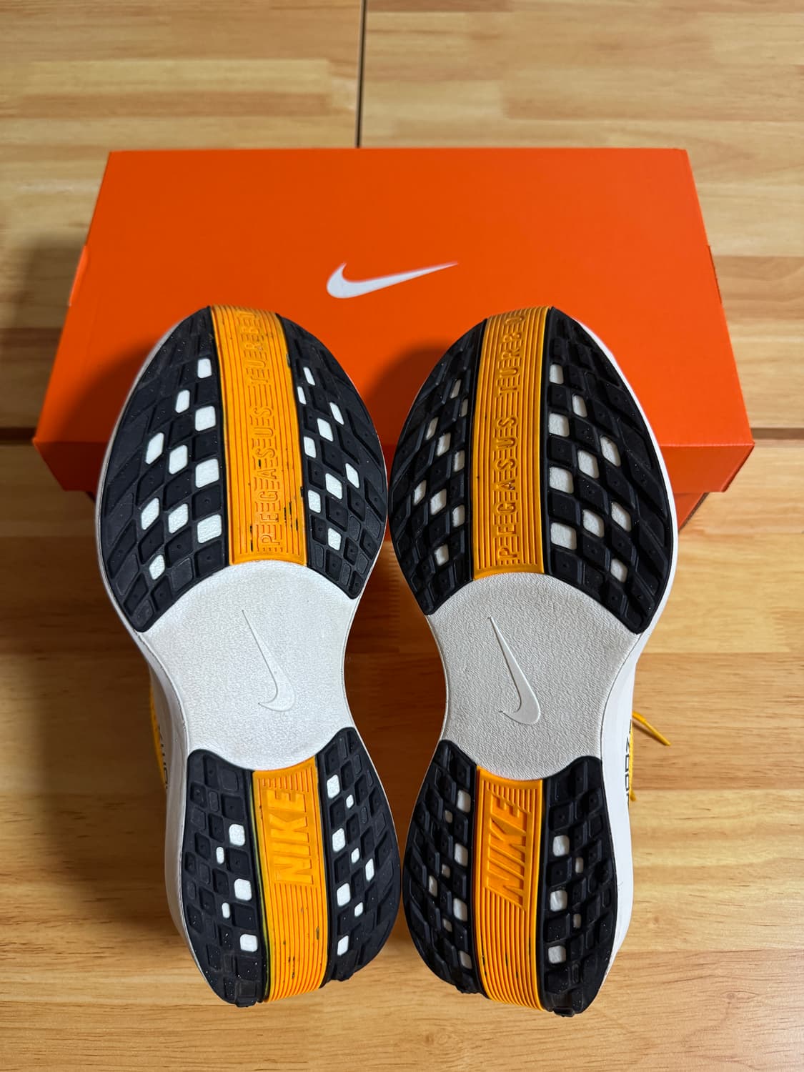 [265] 나이키 페가수스 플러스 유니버시티 골드 상품이미지3