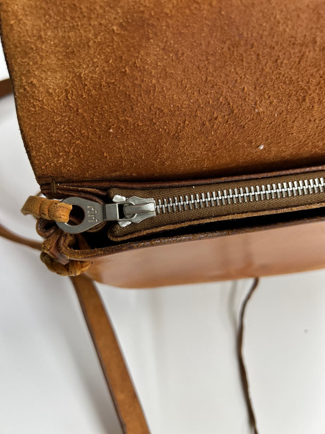 goros 고로스 네츄럴 새들레더 버킷백 7콘초 크로스백 상품이미지9