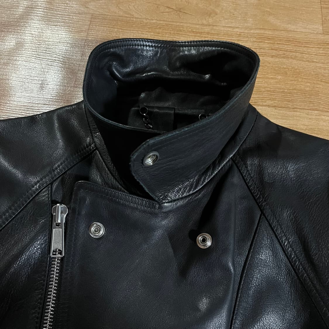 [100] 산드로 카프스킨 레더자켓 상품이미지3