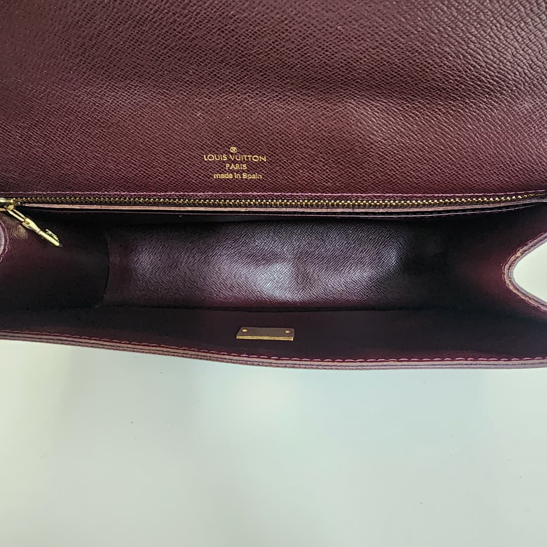 상태양호 루이비통 타이가 세렌가 클러치백 아카주 다크와인 상품이미지8