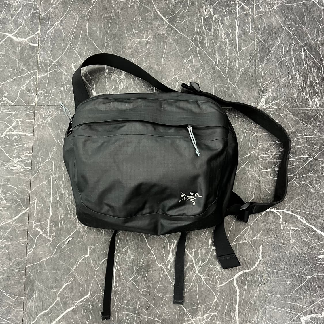 아크테릭스 루나라 10 숄더백 블랙 상품이미지1