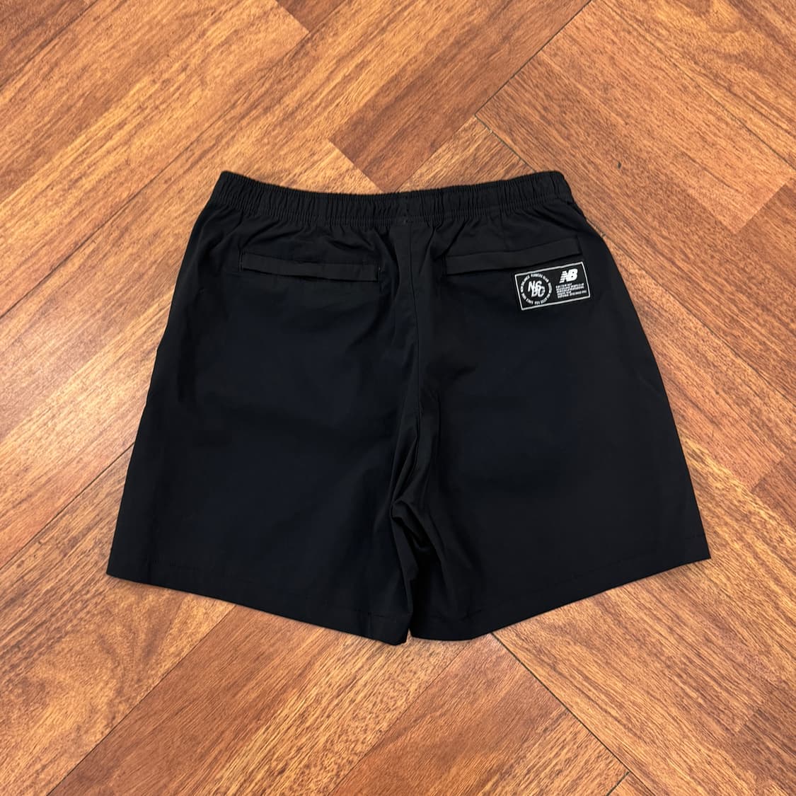 M 뉴발란스 블랙 우븐 나일론 반바지 팬츠  상품이미지2