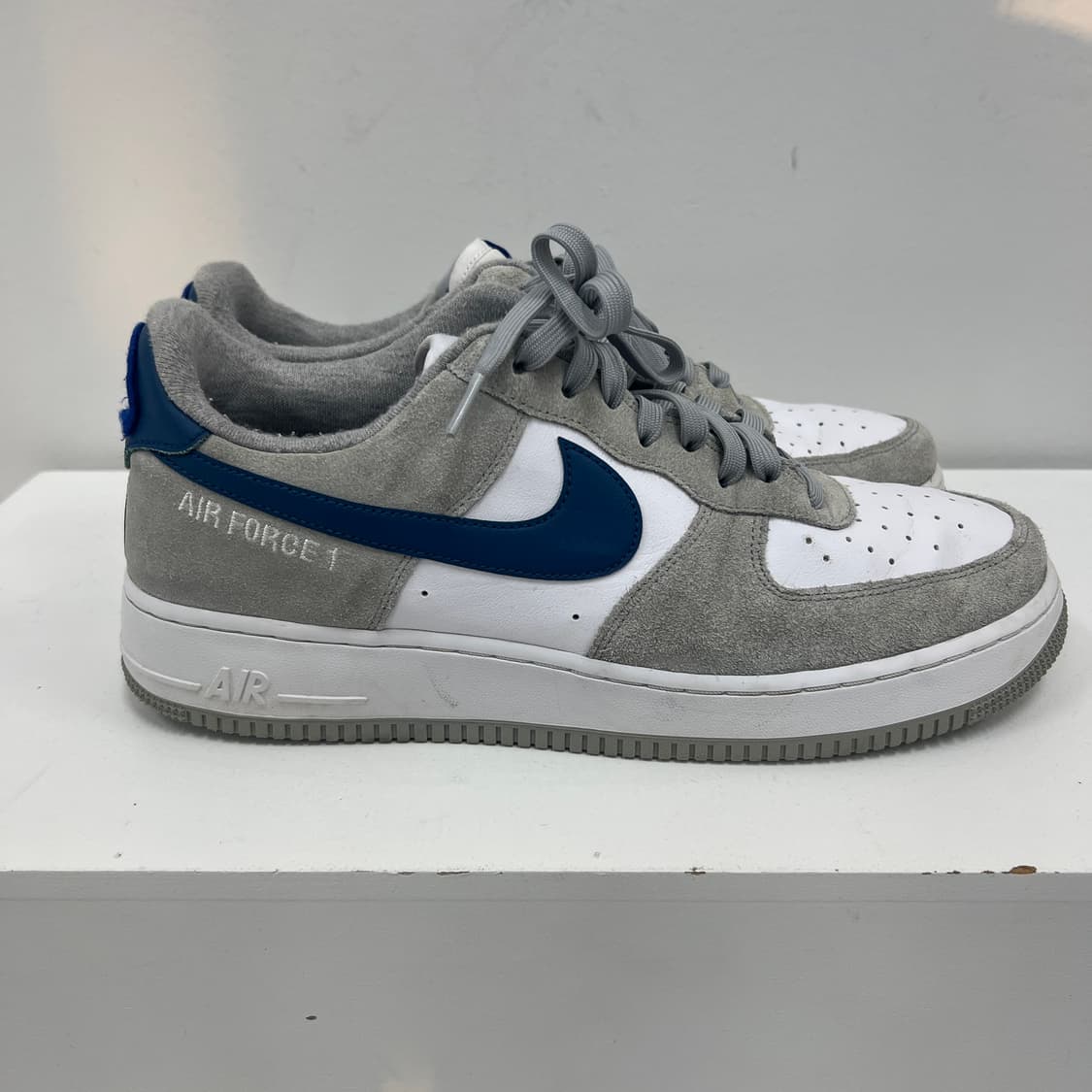 나이키 에어포스 1 애슬레틱 클럽 라이트 스모크 그레이 마리나 로우  상품이미지4