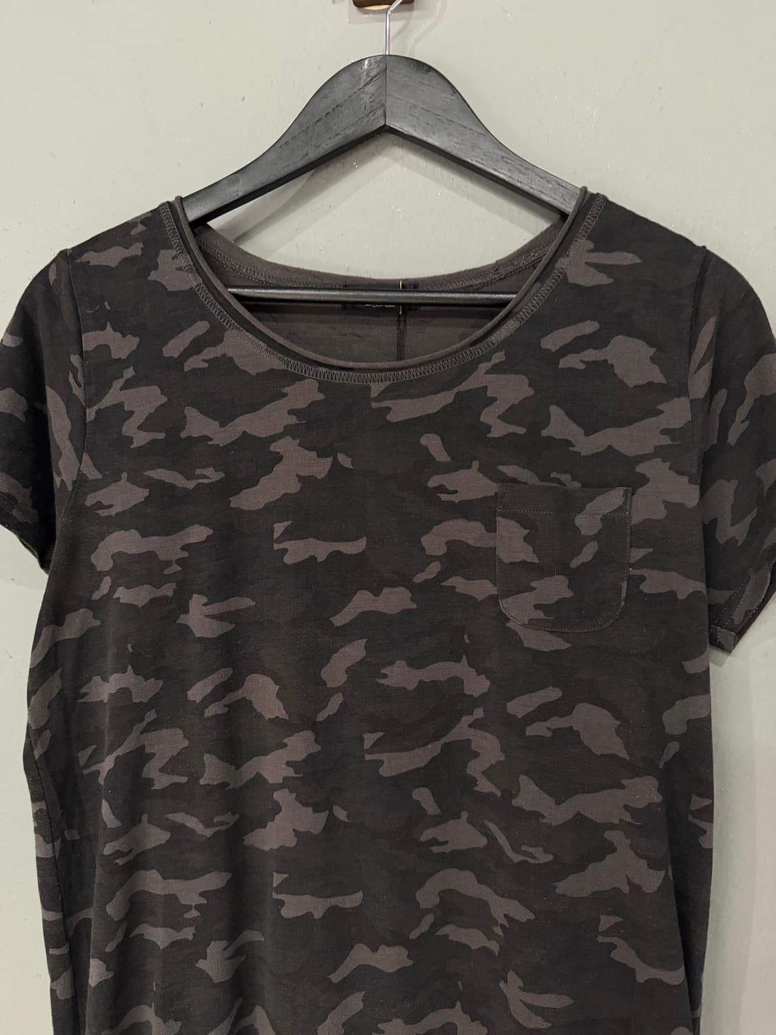 camo pattern minimal design top 상품이미지7