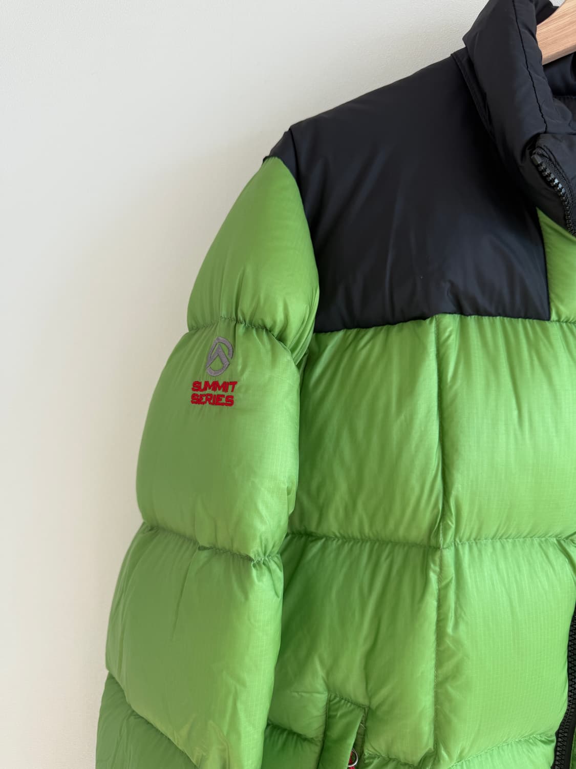 노스페이스(THE NORTH FACE) 써밋 구스다운 패딩(데미지 확인) 상품이미지4