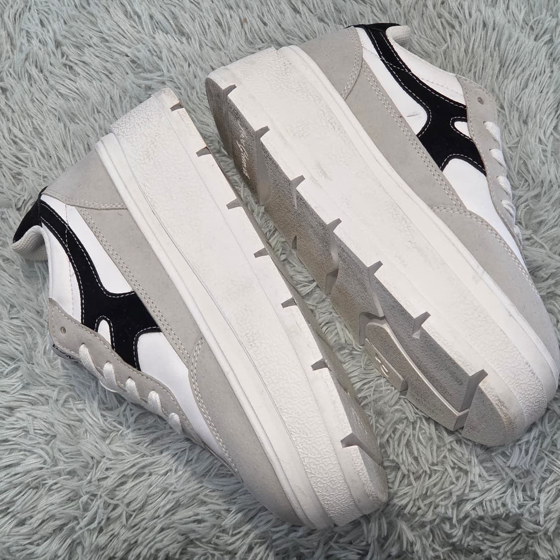 7a-3:포즈 갠치 에코 스웨이드 플랫폼 스니커즈 화이트 블랙 235mm 상품이미지6