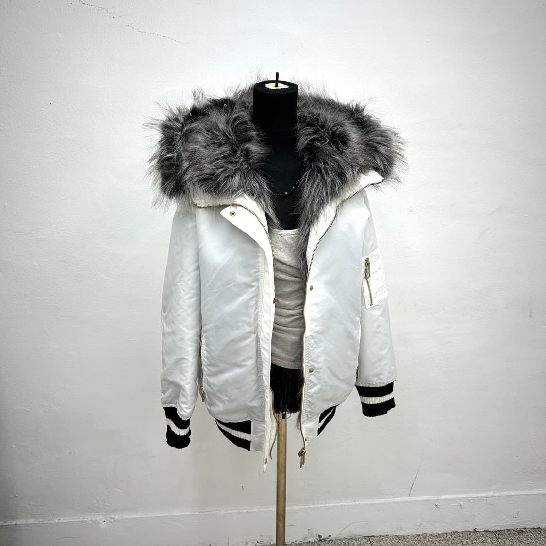 White eskimo fur jacket 상품이미지1