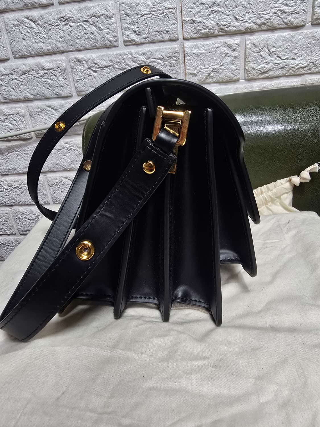 마르니 트렁크백 미듐 블랙 카프스킨.새상품 상품이미지3