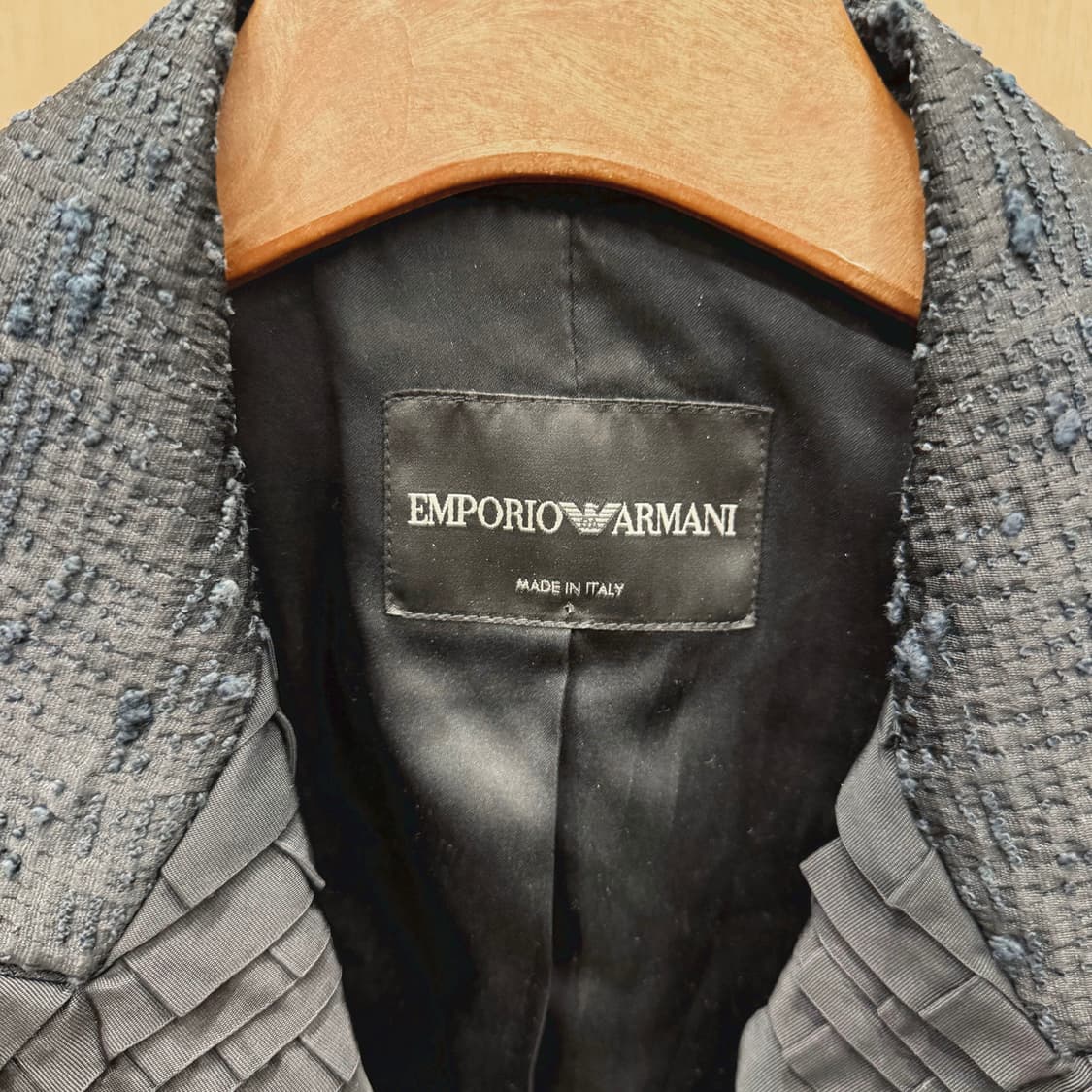 엠포리오 아르마니 긴팔 자켓 러플 레이어드 라펠 디테일 블랙 상품이미지6