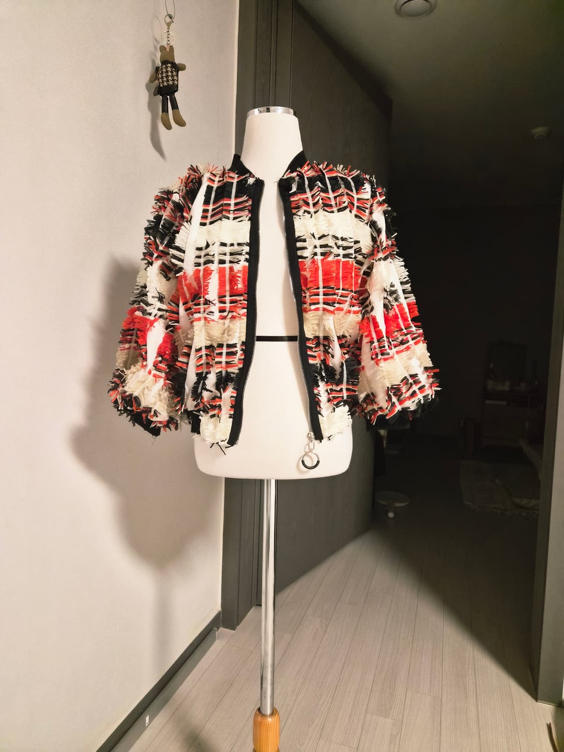 [AMODEDIOSA] 유니크한 입체 텍스처 트위드 집업 점퍼 상품이미지2