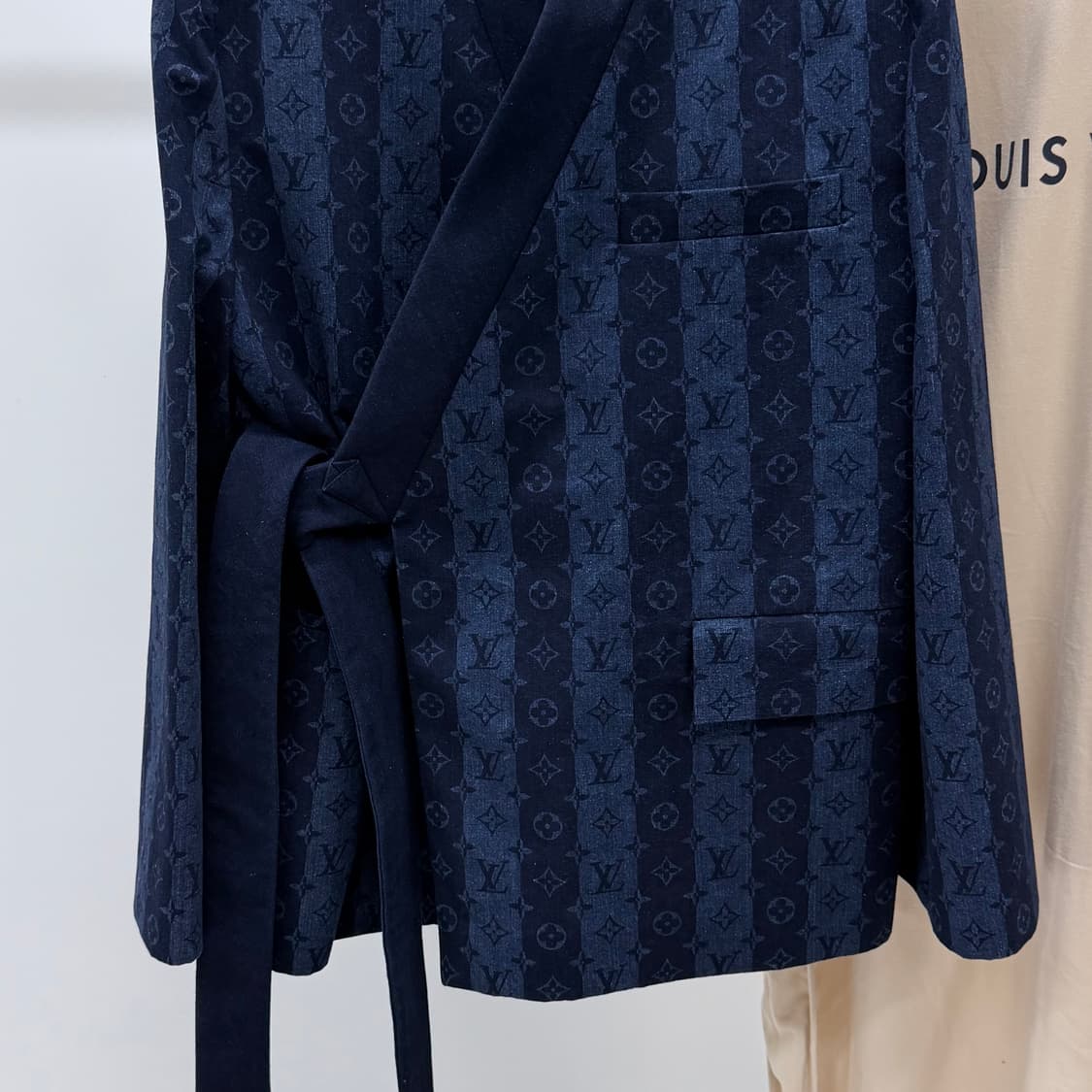 [S+급/48] 루이비통 x 니고 모노그램 기모노 자켓 상품이미지3