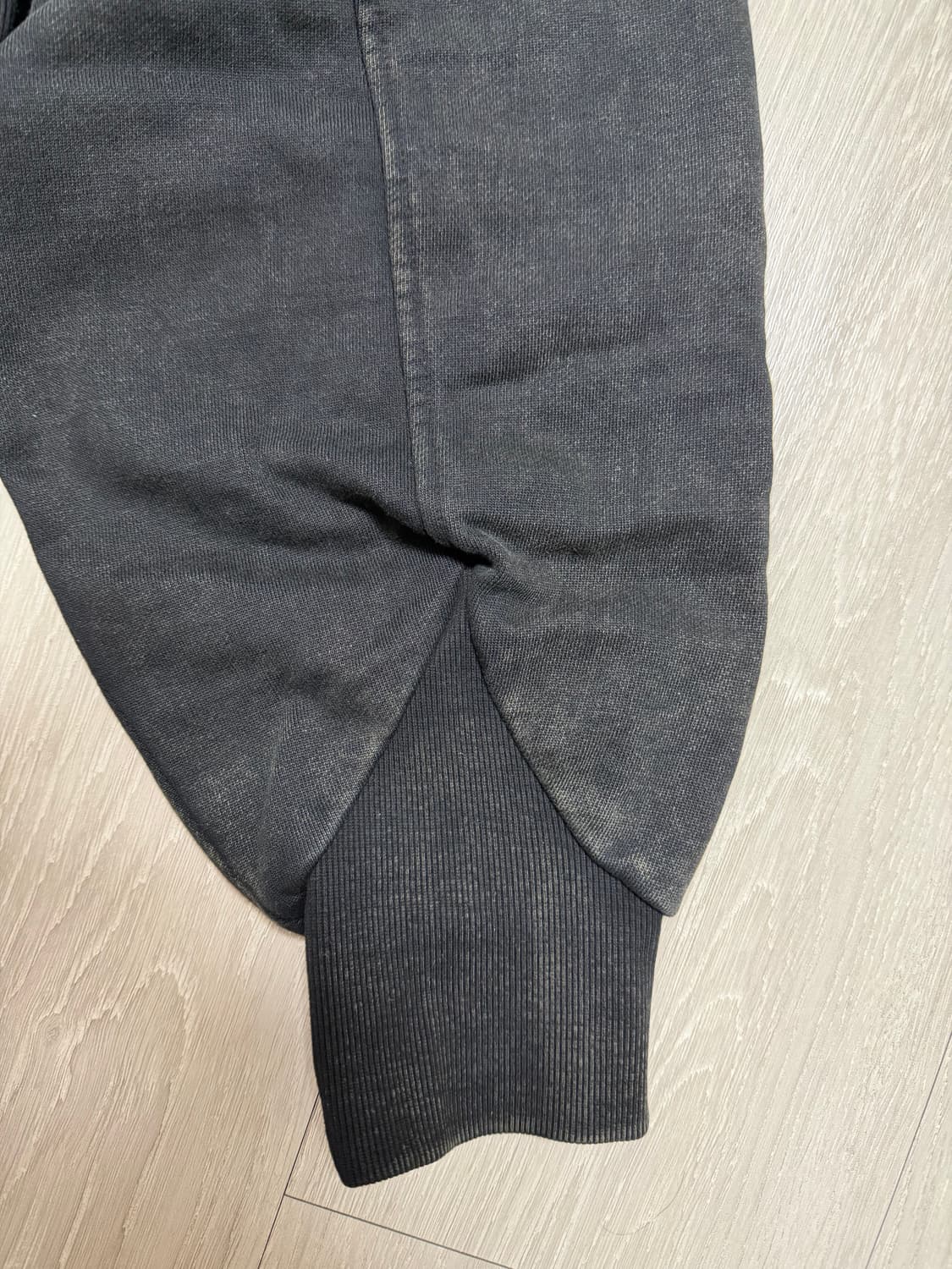 미스치프 블리치드 풀오버 후디 워시드 블랙 상품이미지3