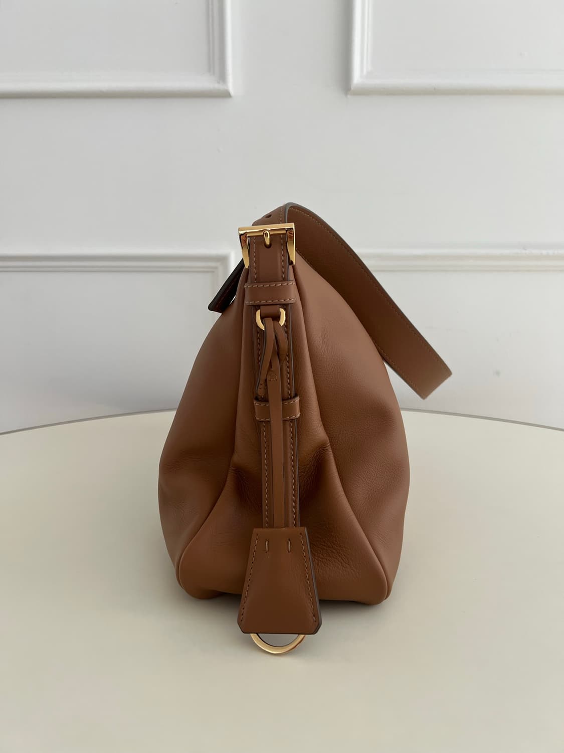 프라다 에메 라지 가죽 숄더백(카라멜 컬러) 상품이미지4