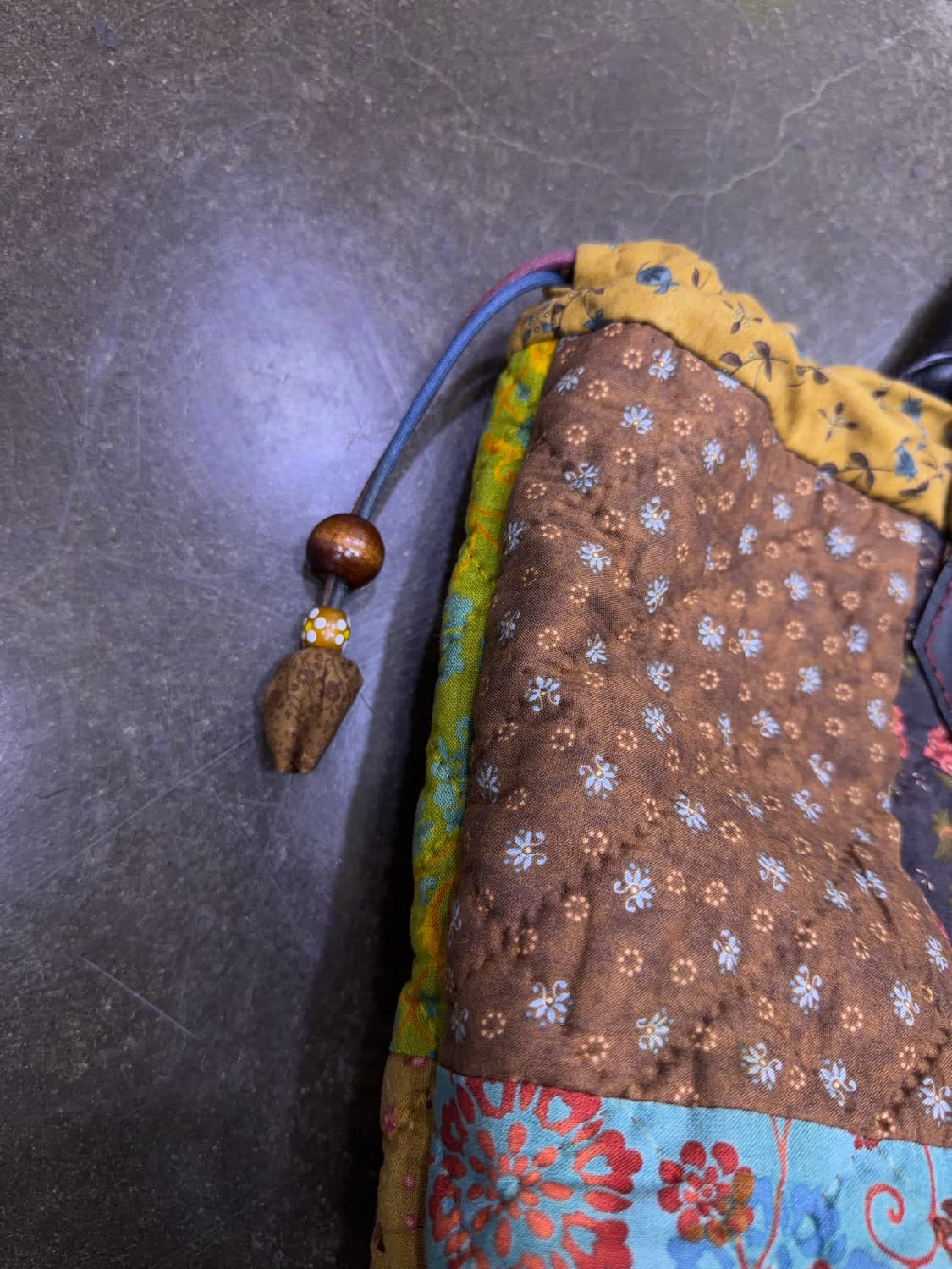 패치워크 플라워 퀼팅 핸드메이드 레더 배색 토트백 상품이미지5