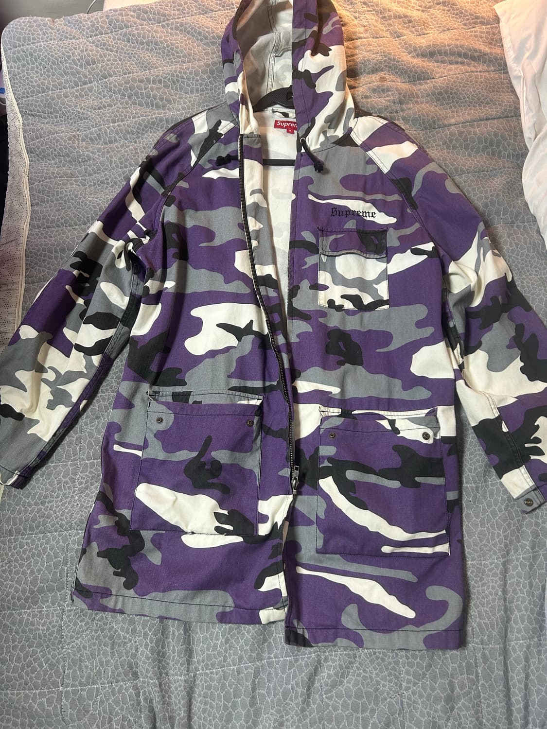 슈프림 퍼플 카모 야상 판매합니다 상품이미지1