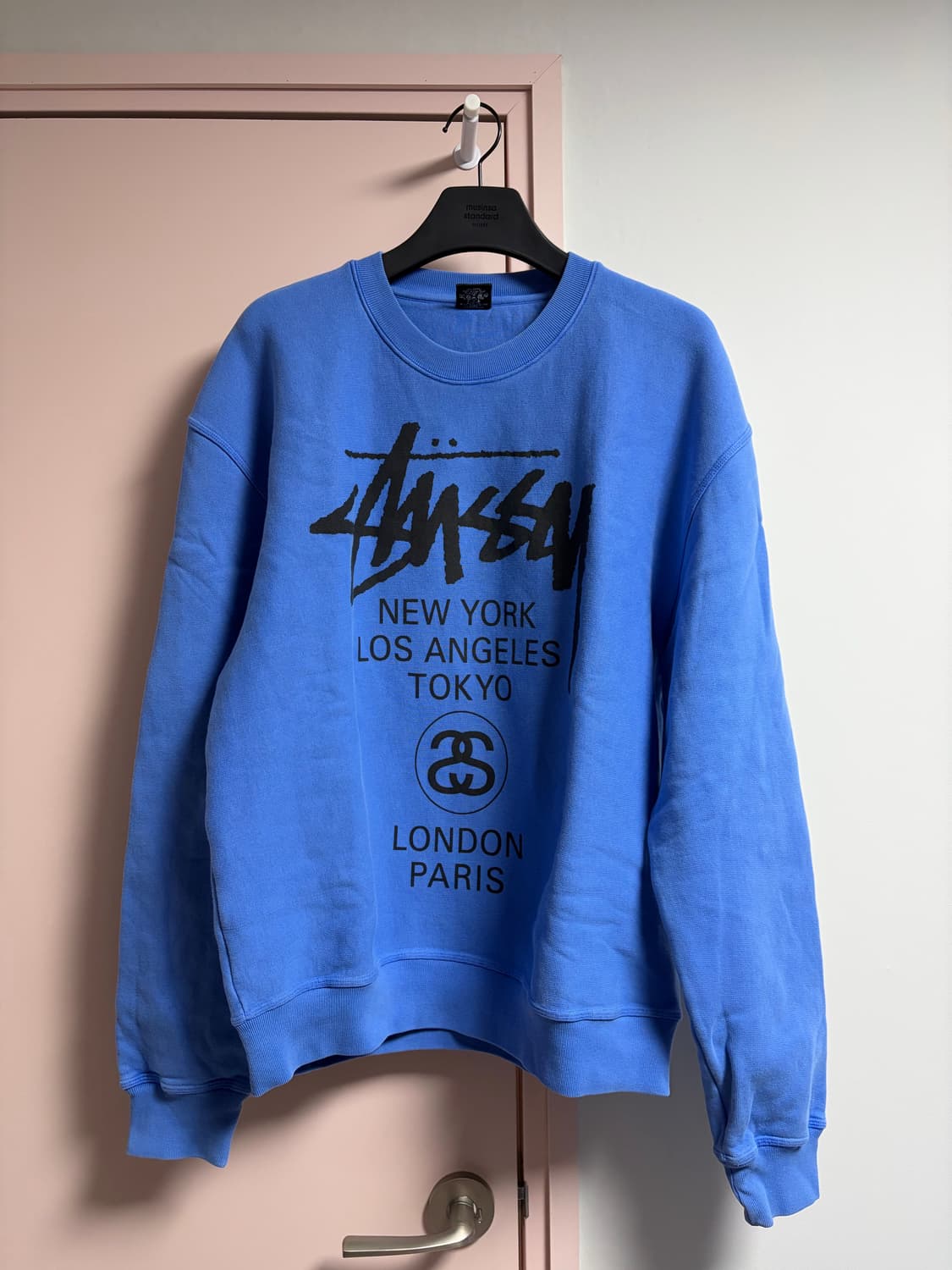 스투시 월드투어 맨투맨 상품이미지1