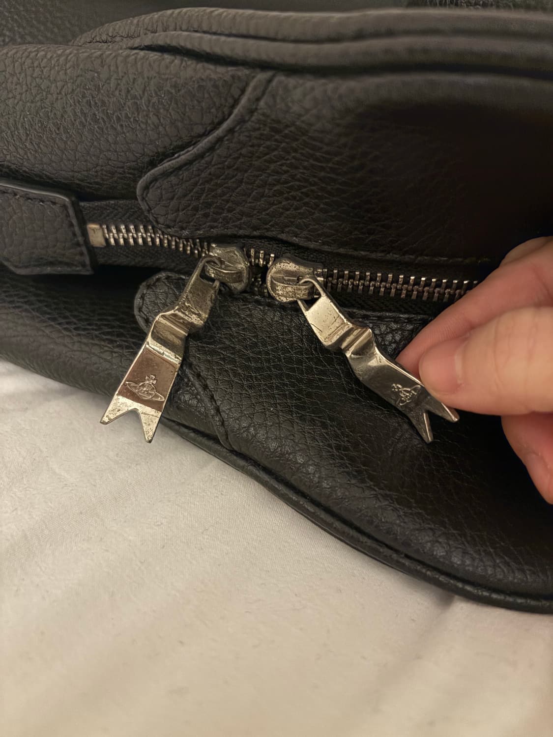 비비안웨스트우드 펀칭 ORB 로고 야스민 토트백 상품이미지4