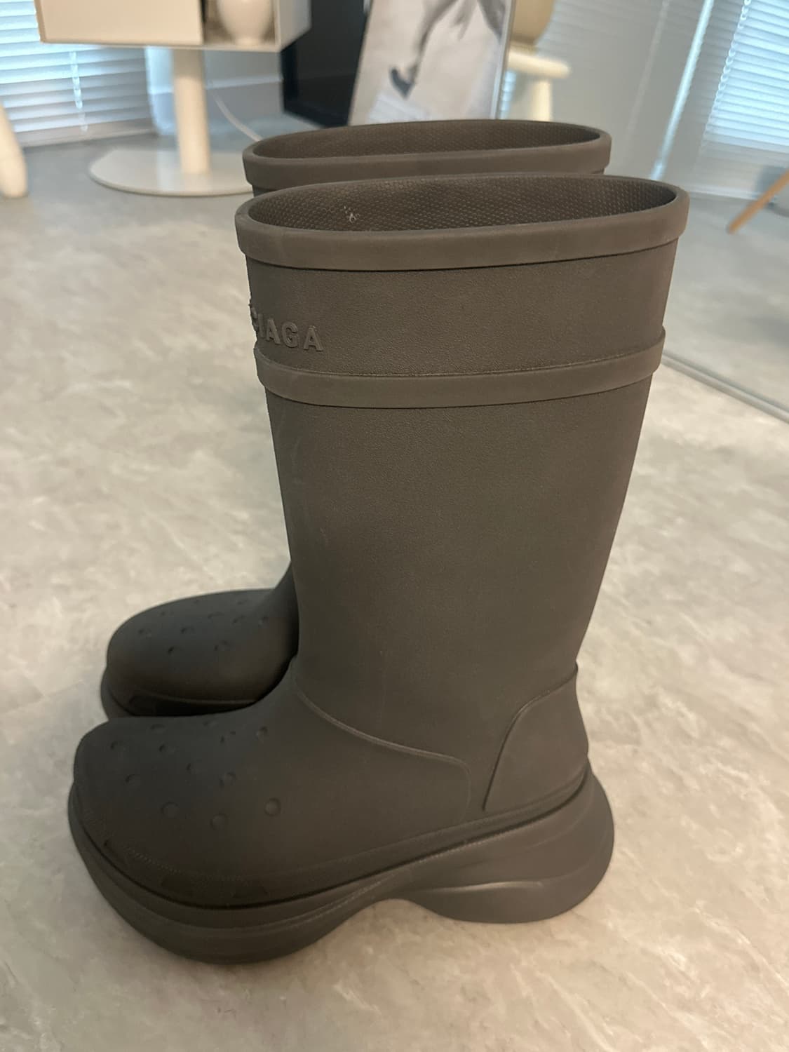 발렌시아가 x 크록스 부츠 상품이미지3