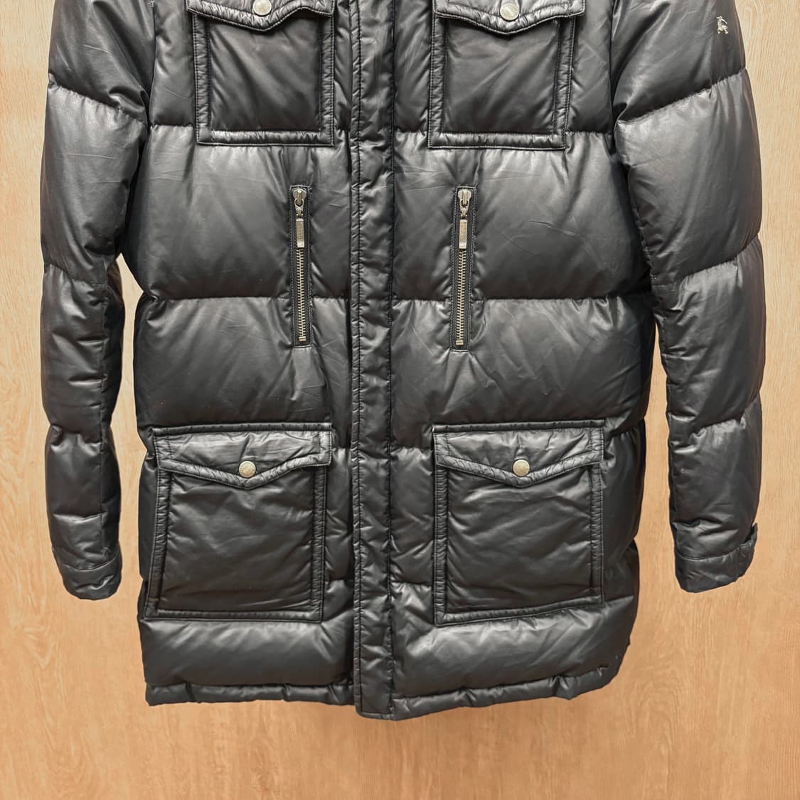 버버리 블랙 라벨 미디 후드 패딩 파카 소매 골드 로고 자수 디테일 블랙 상품이미지5