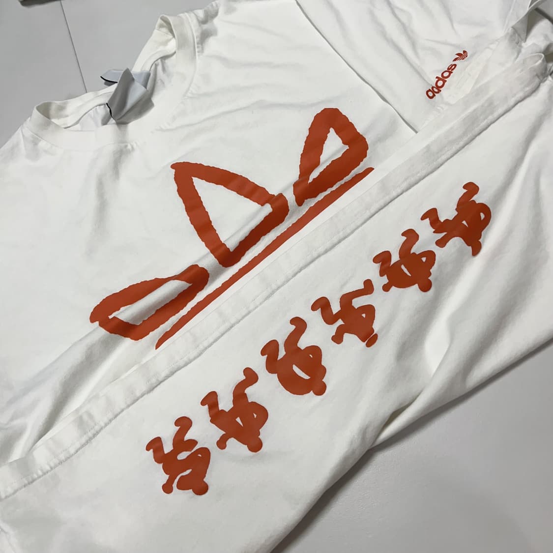 [정품] 아디다스 화이트 오렌지 프린팅 반팔티 [ L ] 상품이미지5