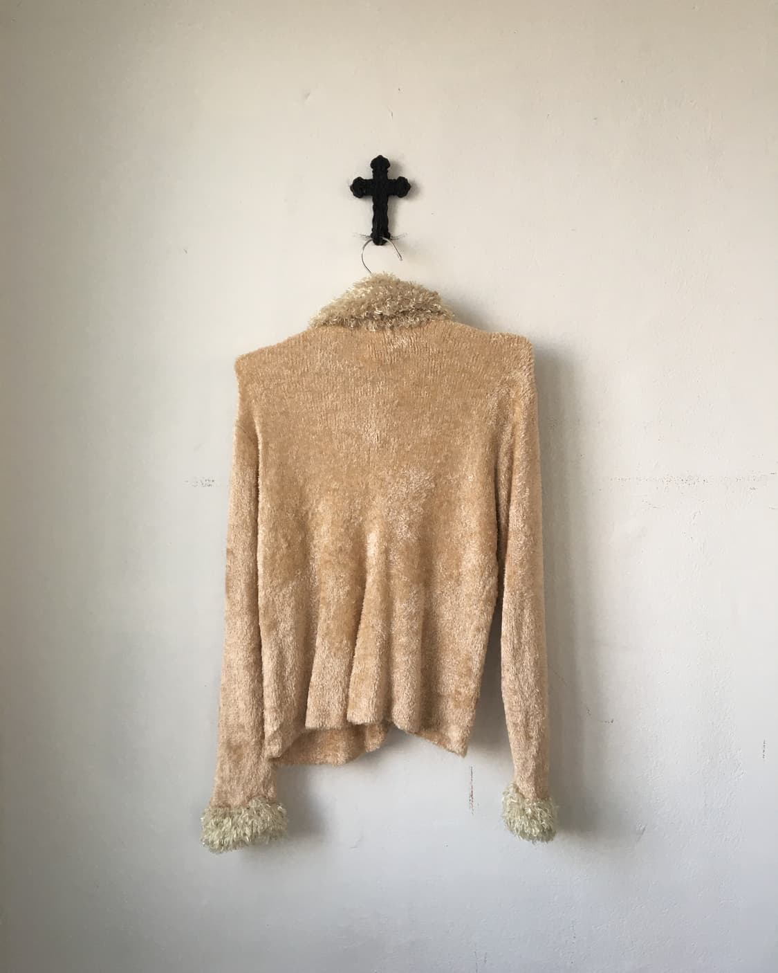 Fluffy collar point knit cardigan 상품이미지3