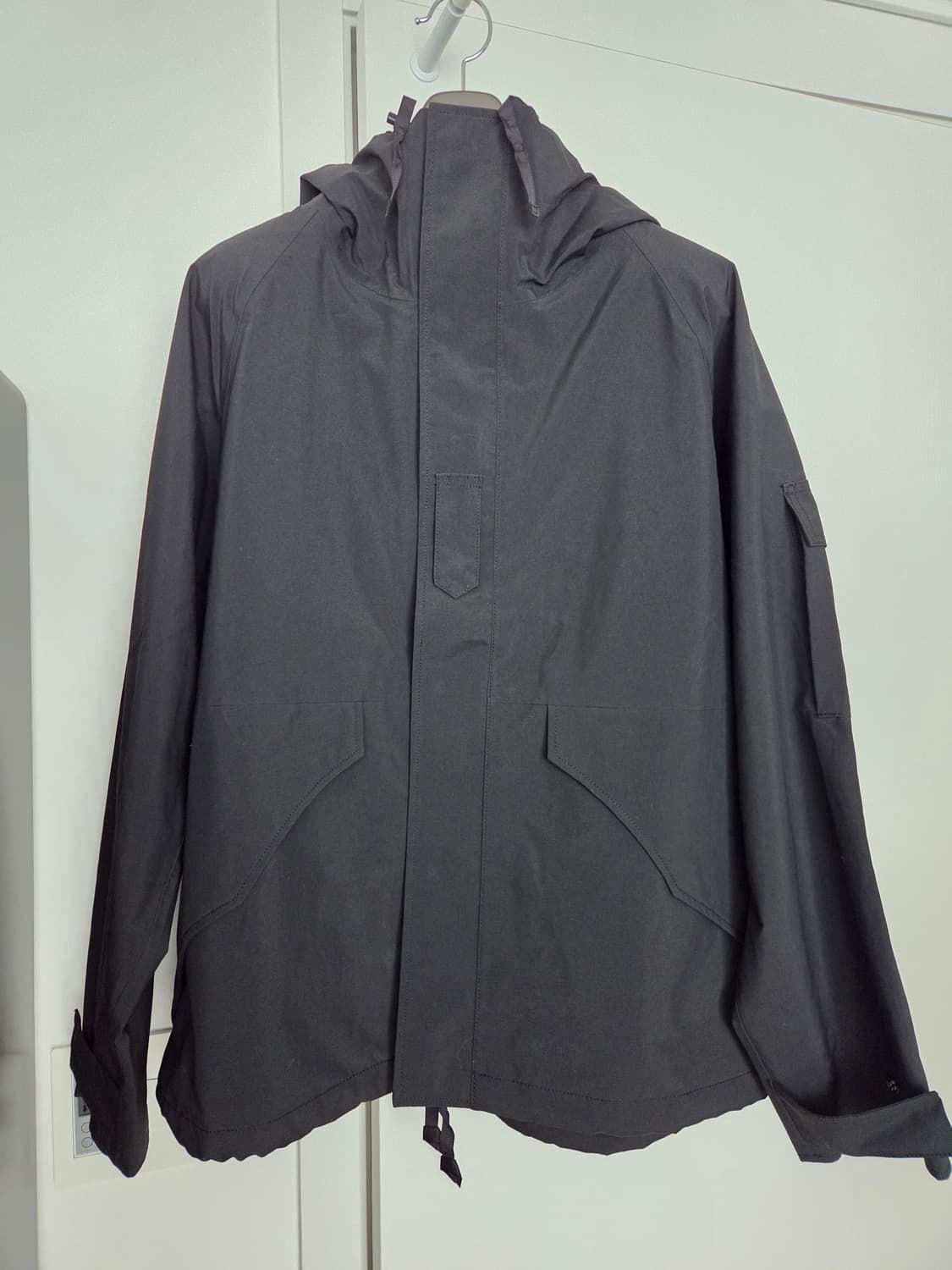 25fw나나미카 2L 고어텍스 크루저 자켓 블랙m 팝니다. 상품이미지1