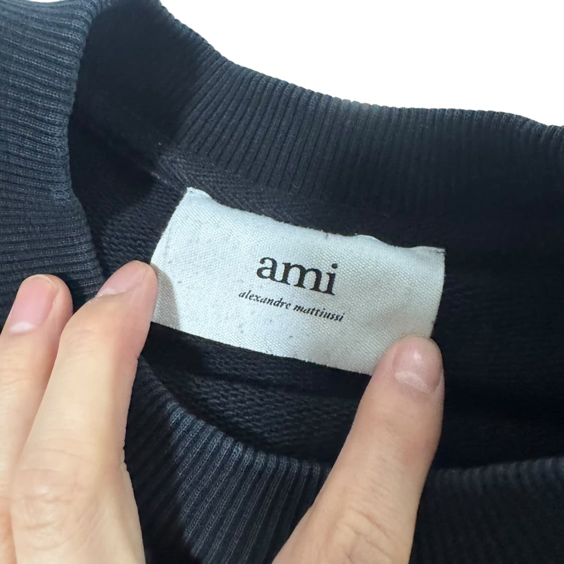 정품 아미 블랙 맨투맨 상품이미지4
