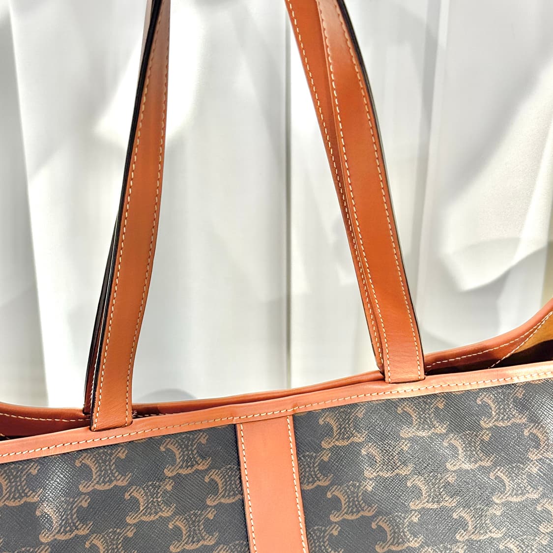 셀린느 쇼퍼백 카바스 버킷 미디움 상품이미지5