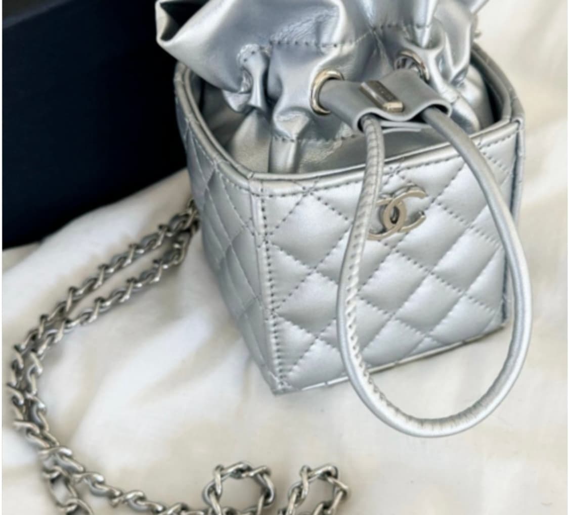 샤넬  vip 기프트 복조리 노벨티 토트겸 크로스백 실버  (+사은품) 상품이미지1