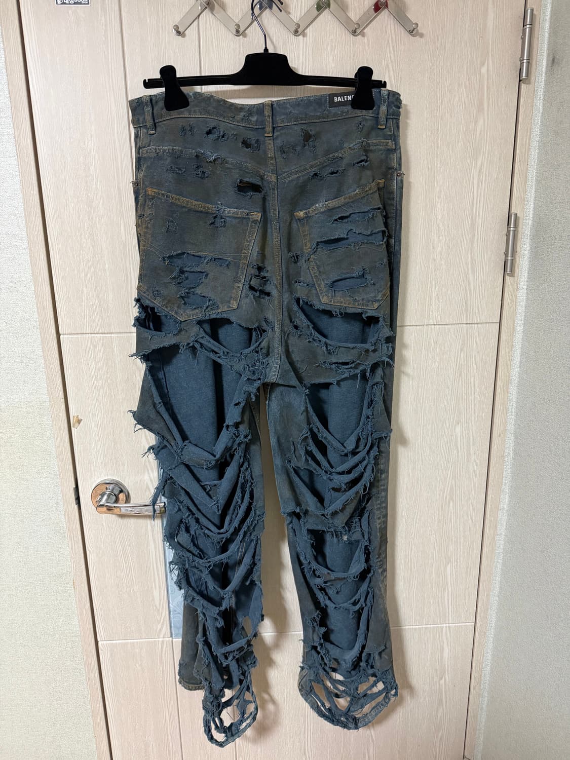 발렌시아가 디스트로이드 데님 오션블루 s팝니다 상품이미지2