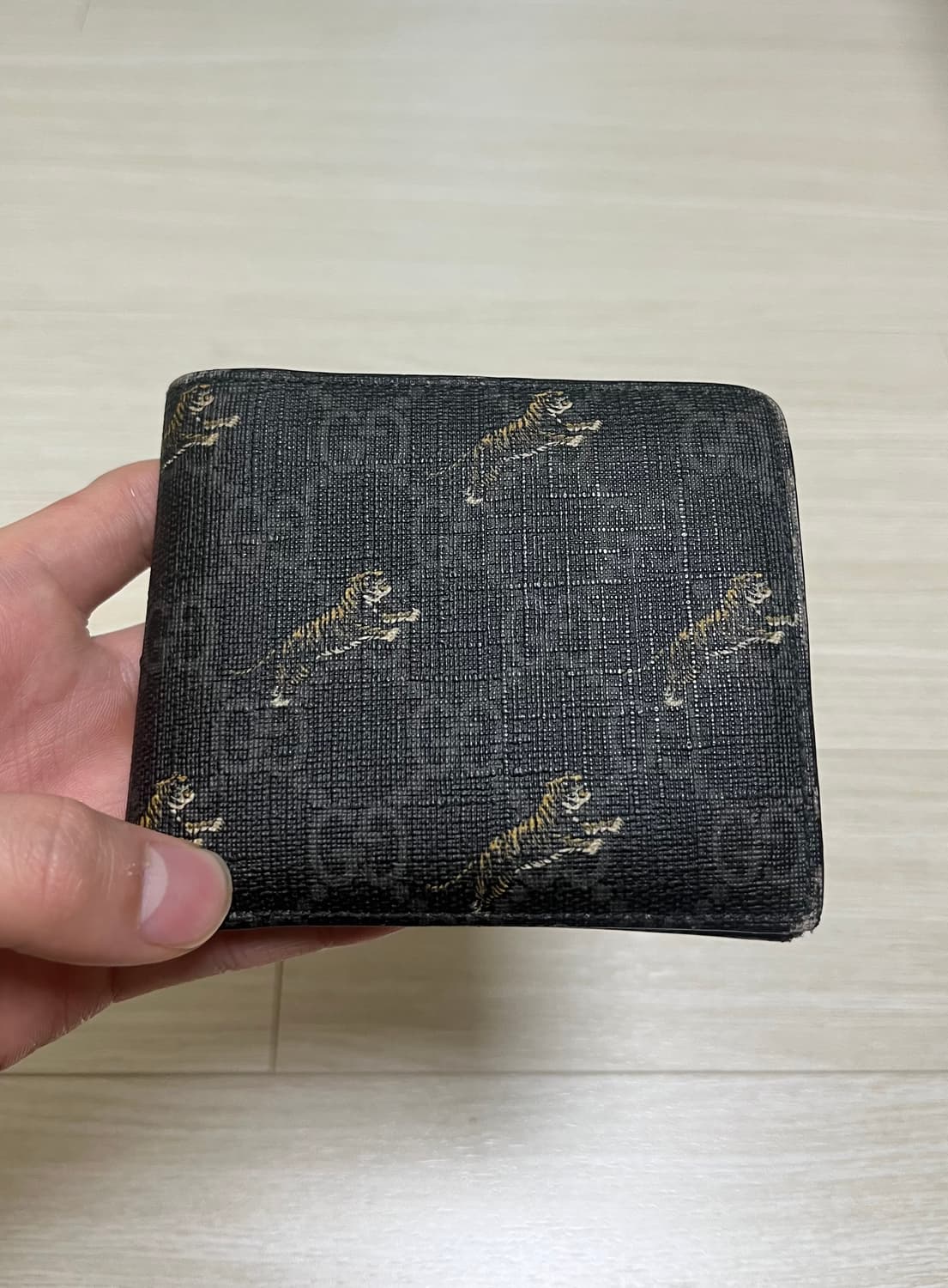 [한정판] 구찌 점핑타이거 블랙 반지갑 상품이미지1