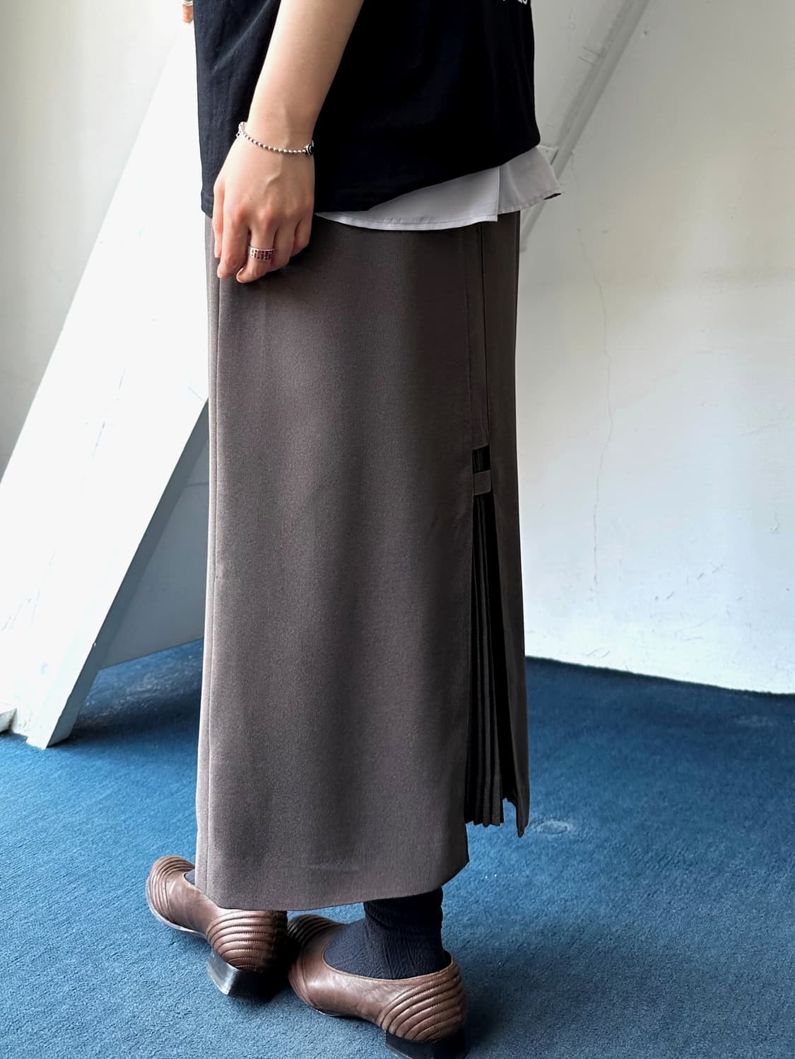 Back slit design long skirt 상품이미지2
