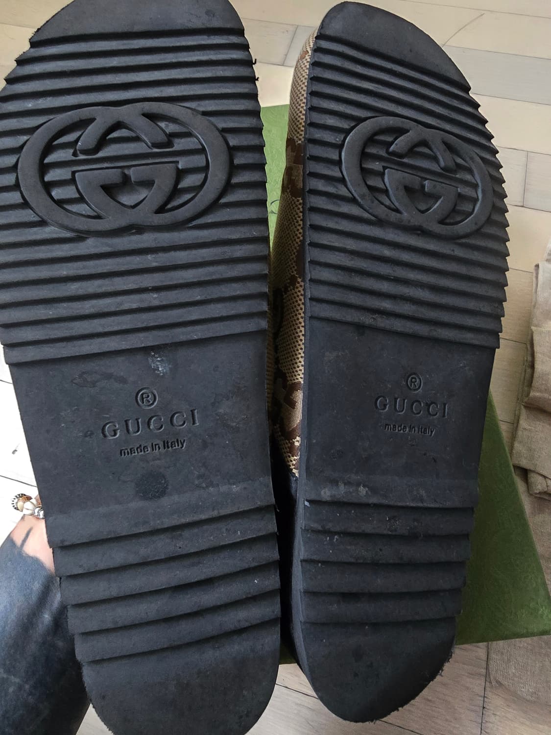 구찌 남성맥시 gg슬립온  2023 F/W693281 상품이미지5