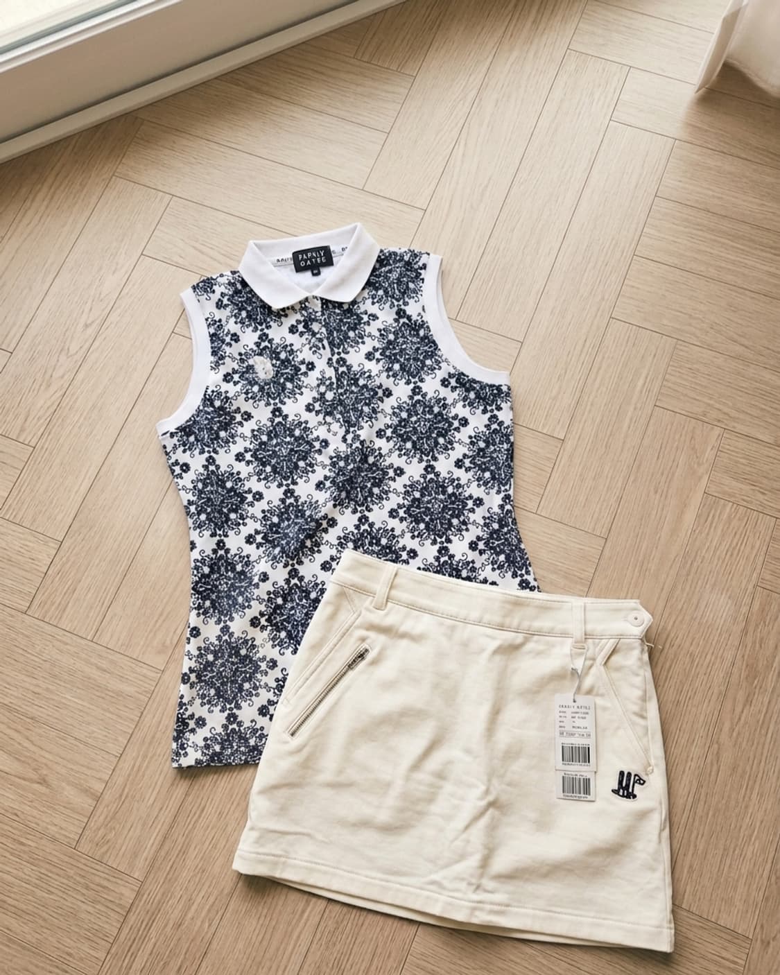 파리게이츠 여성 다마스크 패턴 민소매 칼라 티셔츠 상품이미지1