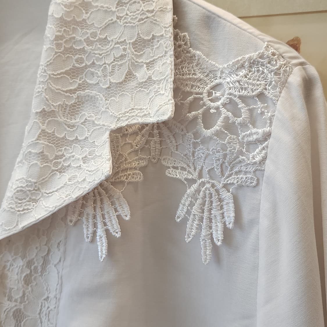 90s 유럽 빈티지 로맨틱 화이트 플라워 자수 반팔 셔츠 프렌치 블라우스 상품이미지5