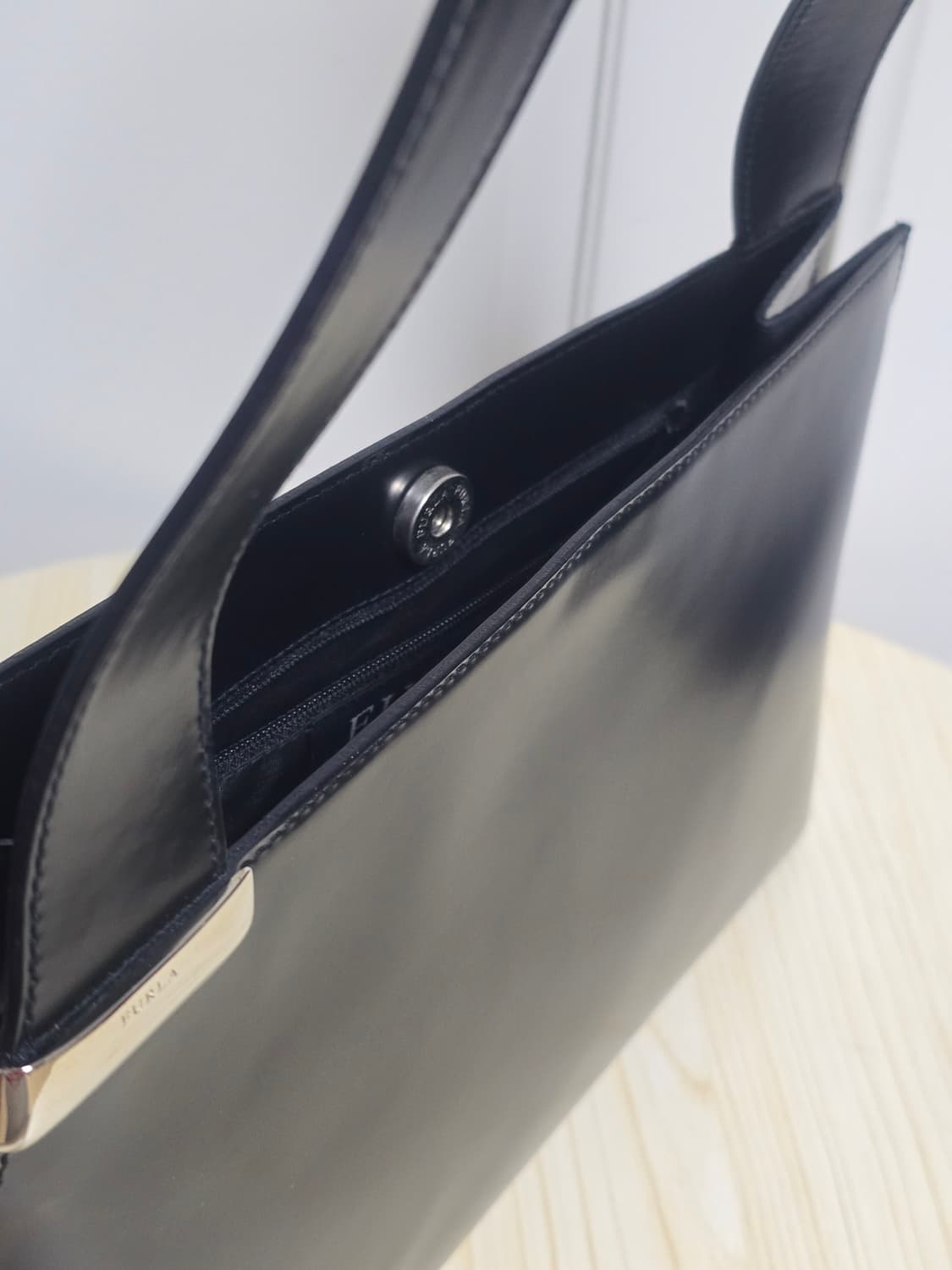 FURLA 훌라 페이턴트 레더 호보백 블랙  상품이미지7